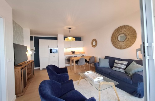 Agon-Coutainville Apartment | MARVELLOUS SEA VIEW BRIGHT 3* APARTMENT WITH ALL COMFORTS & PLEASANT TERRACE