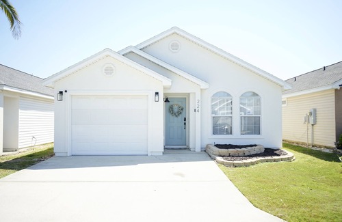 Panama City Beach House | Marvelous 2-bedroom house 1/2 mile from the beach.