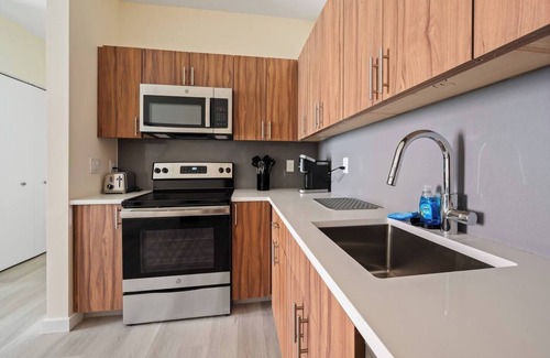 Newark Hotel | Marvelous 2BR ! Free Parking ! 30 Min to NYC
