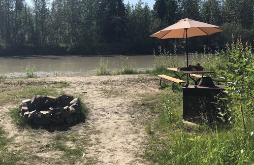 Fairbanks Cabin | Marvelous 3-bedroom cabin on river in Fairbanks