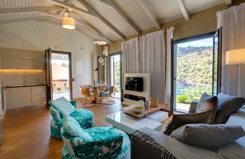 Frourion Villa | Marvelous Kefalonia Villa | Villa Chaozii | 2 Bedrooms | Seafront