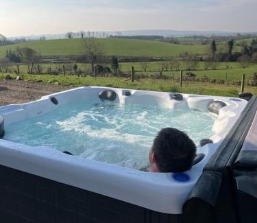 Omagh House | Mary Grays Hideaway 2 Bedroom Irish Cottage with Hot Tub