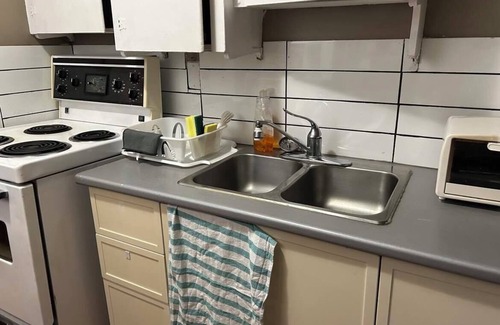 Winnipeg Apartment | Maryland Homestay - Downtown Apartment #1