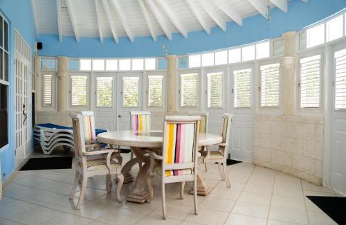 Holder's Hill Villa | Marzalea