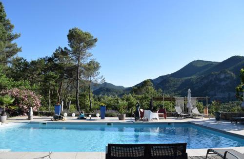 Chateauneuf-de-Bordette Bed & Breakfast | Mas Des Collines Chambre de Charme avec vue et Piscine