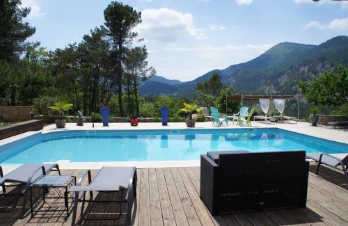 Chateauneuf-de-Bordette Bed & Breakfast | Mas Des Collines Chambre de Charme avec vue et Piscine