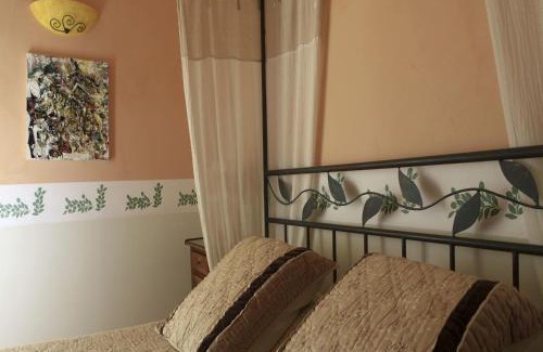 St.-Remy-de-Provence Bed & Breakfast | MAS DES FIGUES - Mas XVIIIe très calme - Certifié Biologique FRBio10 - jardin naturel écologique - piscine 12x6 - Copieux brunch paysan méditerranéen du jardin cuisine huile d'olive - Agritourisme-Alpilles Saint Rémy de Provence-du 01 mai au 29 septembre-