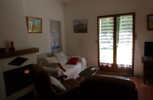 Eygalieres Bed & Breakfast | Mas Grimaud - Gîte- Studio et chambres d'hôtes familiales