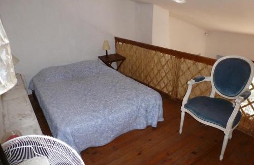 Eygalieres Bed & Breakfast | Mas Grimaud - Gîte- Studio et chambres d'hôtes familiales