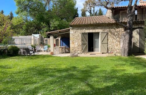 Eygalieres Bed & Breakfast | Mas Grimaud - Gîte- Studio et chambres d'hôtes familiales