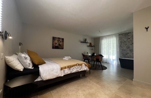 Arles Other | MAS Luxueux