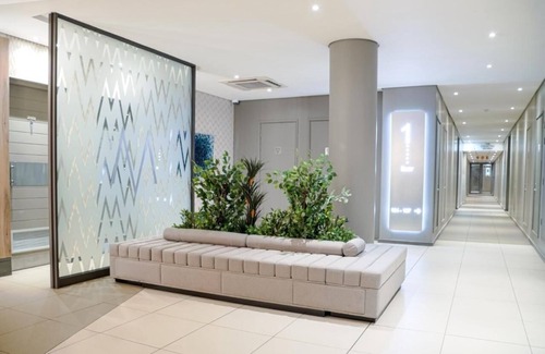 Greater Johannesburg Metropolitan Area Apartment | Masingita Towers - Presidential Apt