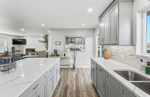 Ahtanum House | Massive 3 bedroom/Sleeps 10!