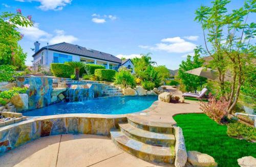 Ramona House | Massive 7BR Stunning MTN View Zen Retreat Pool and Spa