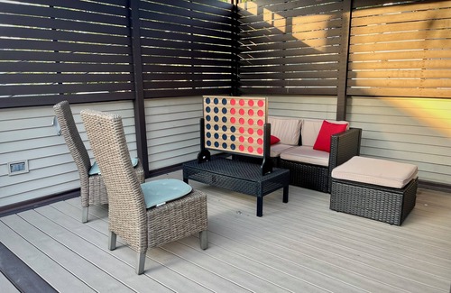 Avondale House | Massive Avondale Home, Sleeps 15 people, 4 King Beds, Rooftop Deck, & Garage