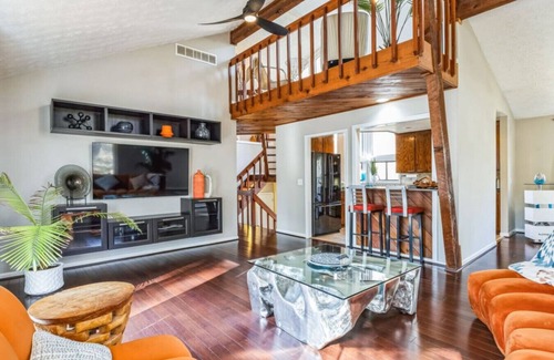 Marietta House | Massive home in a great area!