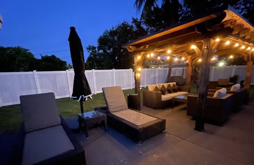 Dania Beach House | MASSIVE HOME WITH HEATED POOL, NEAR BEACH IN SUNNY SOUTH FLORIDA