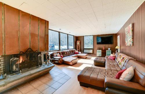 East Branch House | Massive Roscoe Retreat Great for Large Groups!