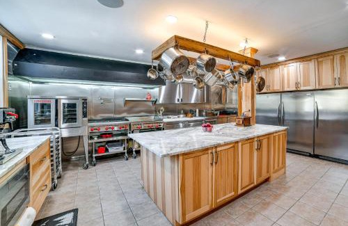 East Branch House | Massive Roscoe Retreat Great for Large Groups!