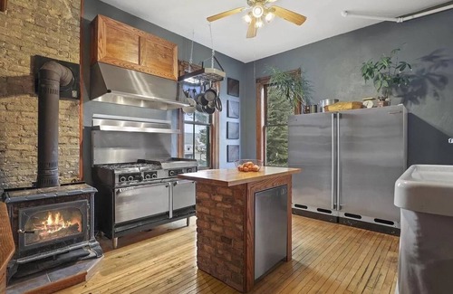 Marquette House | Massive Victorian Mansion with Pool Table! 1 mi to DT