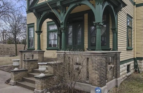 Marquette House | Massive Victorian Mansion with Pool Table! 1 mi to DT