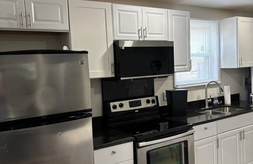 Fort Washington House | Master Bedroom with Private Bathroom; Near to Washington DC