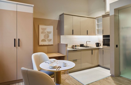 Dowgate Apartment | master Cannon