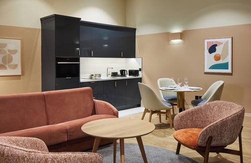 Dowgate Apartment | master Cannon