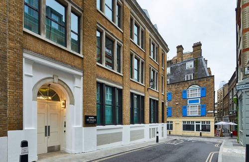 Castle Baynard Apartment | master St. Paul's