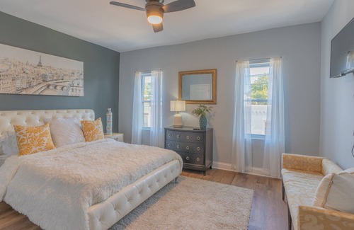 Brewerytown House | *Master Suite* 11 GUESTs | Group Stay | 3 Floors