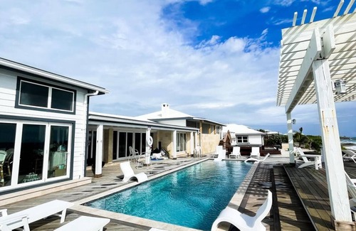 Hope Town Resort | Master Suite