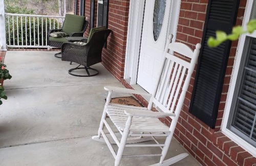 Harlem House | Masters golf tournament guests! Enjoy a quiet rest after walking the course.