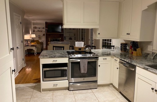 Montclair House | Masters Rental 5br 3.5ba; Less than 4mi from Augusta National with putting green