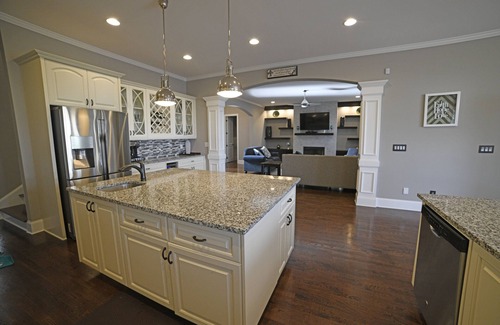 Evans House | Masters Rental : Large contemporary home in gated community