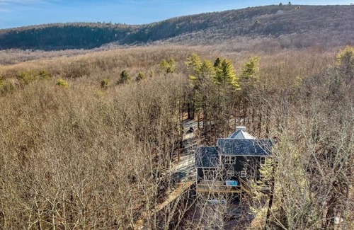 Lackawaxen Ski Chalet | Masthope Mountain Community Just Built- Sprawling Chalet w/ Hot Tub