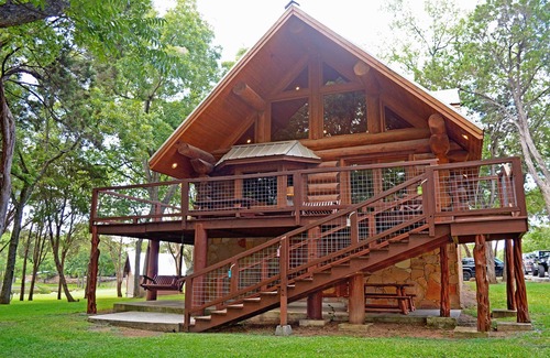 Marble Falls Cabin | Matador: Rustic Retreat with Scenic Lake Views!