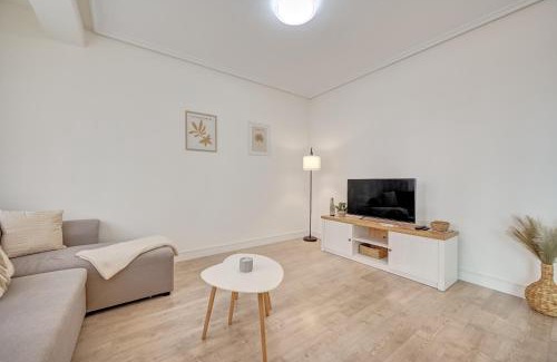 Logrono City Centre Apartment | Maturana by Clabao