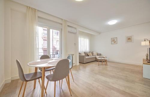 Logrono City Centre Apartment | Maturana by Clabao