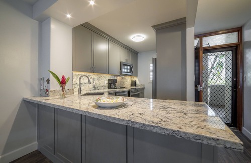 Kihei Condo | Maui Paradise – BEACH FRONT condo w/AC, Stunning Ocean & Sunset Views!
