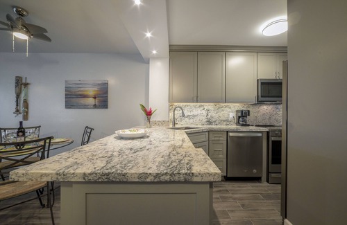 Kihei Condo | Maui Paradise – BEACH FRONT condo w/AC, Stunning Ocean & Sunset Views!