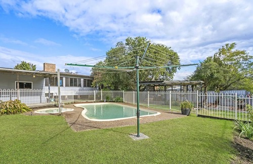Cessnock House | Mavis by the golf course