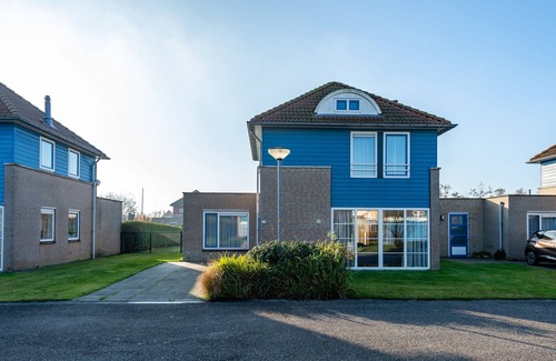 Hoofdplaat House | Maxime 205 - Kustpark Village Scaldia - Large detached holiday villa and spacious sheltered garden
