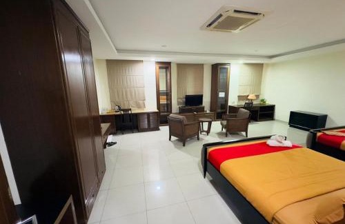 Jambu Hotel | Maxwell Inn Luxury Hotel