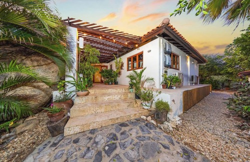 Paradera House | Maxwell Luxury Home - Poolside Living by Lucha