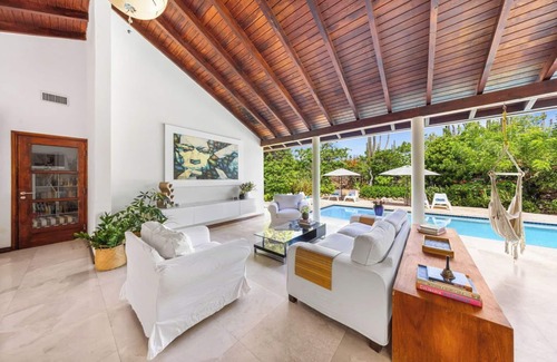 Paradera House | Maxwell Luxury Home - Poolside Living by Lucha