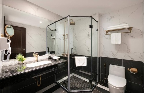 Hanoi Backpacker Quarter Apartment | MAY DE Ville Crown Hotel 1