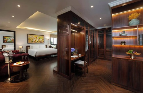 Hanoi Backpacker Quarter Apartment | MAY DE Ville Crown Hotel 1