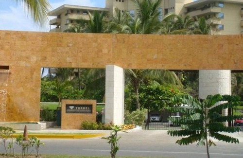Playa Diamante Apartment | Mayan Playa Torre I Apartment beach front