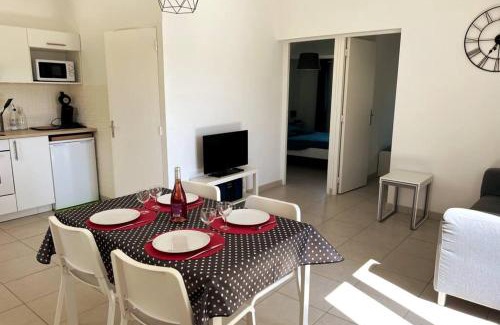 Saint-Quentin-la-Poterie House | Mazet au calme -Piscine privée-Grand jardin arboré