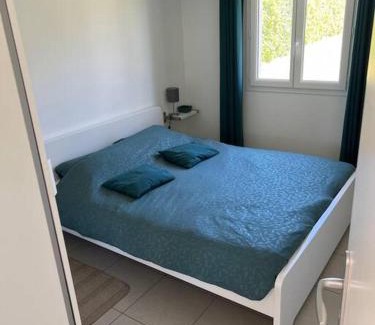 Saint-Quentin-la-Poterie House | Mazet au calme -Piscine privée-Grand jardin arboré